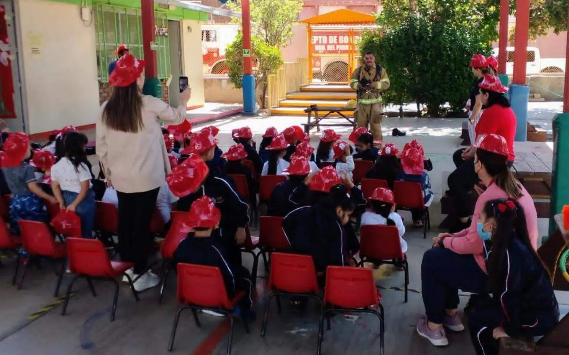 bomberos acuden a preescolar 1